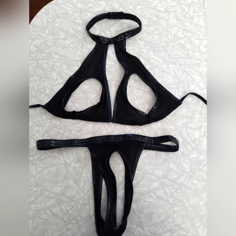2 piece black sexy lingerie with cutouts